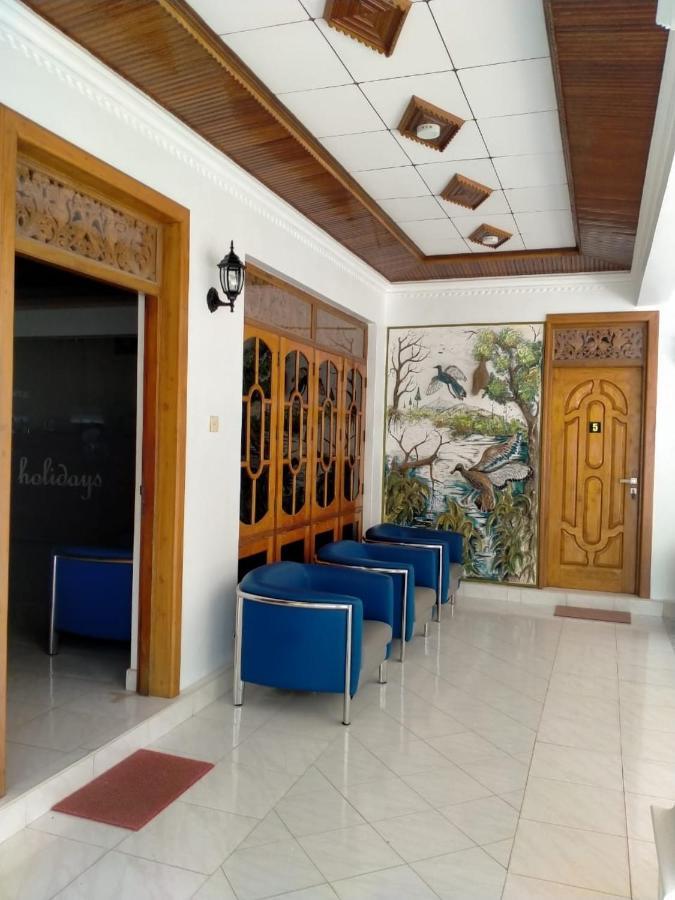 Holidays Hotel Nainamadama Extérieur photo