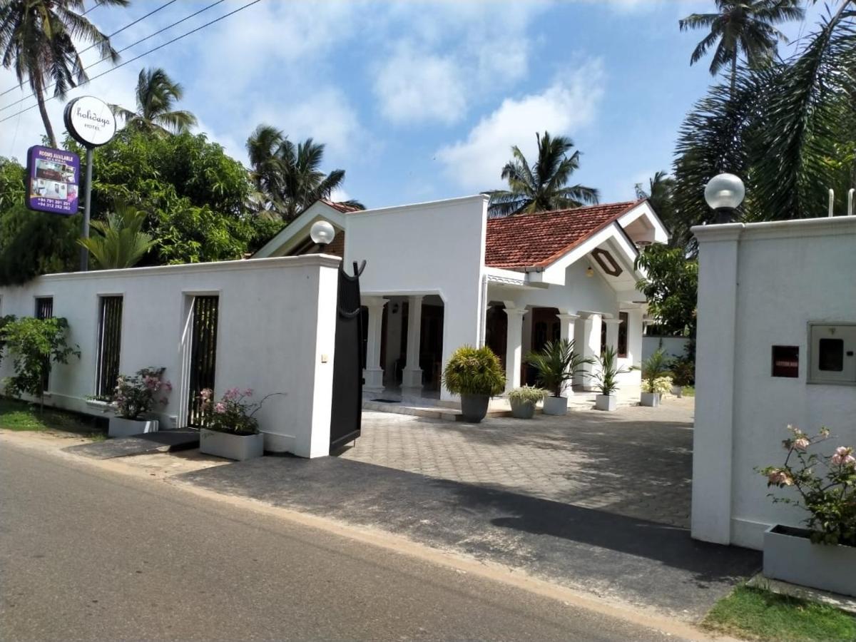 Holidays Hotel Nainamadama Extérieur photo